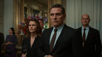 The Diplomat. (L to R) Keri Russell as Kate Wyler, Rufus Sewell as Hal Wyler in episode 204 of The Diplomat. Cr. Courtesy of Netflix © 2024