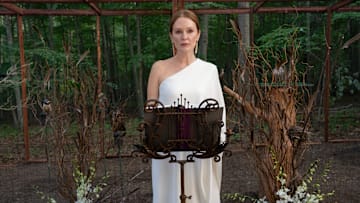 Sirens. Julianne Moore in episode 102 of Sirens. Cr. Macall Polay/Netflix © 2025