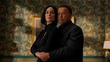 Fubar. (L to R) Carrie-Anne Moss as Greta Nelso, Arnold Schwarzenegger as Luke Brunner in episode 202 of Fubar. Cr. Christos Kalohoridis/Netflix © 2025