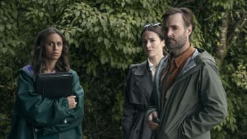 Bodkin. (L to R) Robyn Cara as Emmy Sizergh, Siobhán Cullen as Dove, Will Forte as Gilbert Power in episode 102 of Bodkin. Cr. Enda Bowe/Netflix © 2024