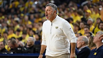 Oakland Golden Grizzlies head coach Greg Kampe 