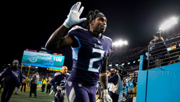 Tennessee Titans wide receiver Julio Jones (2) exits the field after their loss to the Cincinnati