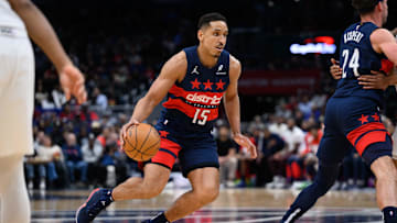 Malcolm Brogdon dribbling down the lane