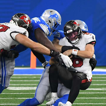 Tampa Bay Buccaneers quarterback Baker Mayfield (6) gets sacked by Detroit Lions defensive ends Levi Onwuzurike (91) and Aidan Hutchinson (97).