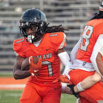 Lakeland wide receiver Cassidy Ervin runs for a gain against Tampa Jesuit in the spring football game at Bryant Stadium.