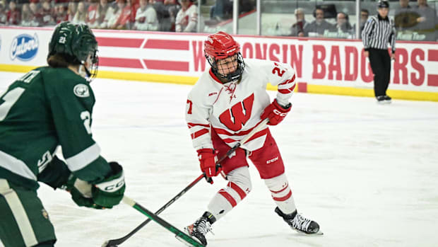 Wisconsin women's hockey forward Kirsten Simms