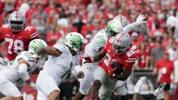 Ohio State Buckeyes running back Miyan Williams (28) is pursued by Oregon Ducks linebacker Noah Sewell (1) during Saturday's 