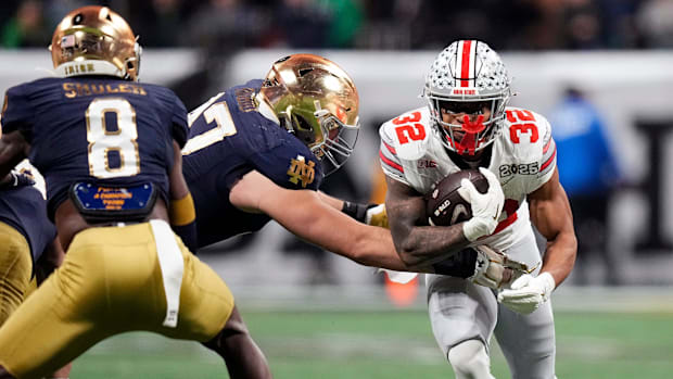 Ohio State Buckeyes running back TreVeyon Henderson (32) carries the ball on a run against the Notre Dame Fighting Irish.