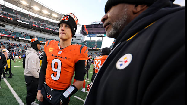 Cincinnati Bengals quarterback Joe Burrow (9) 