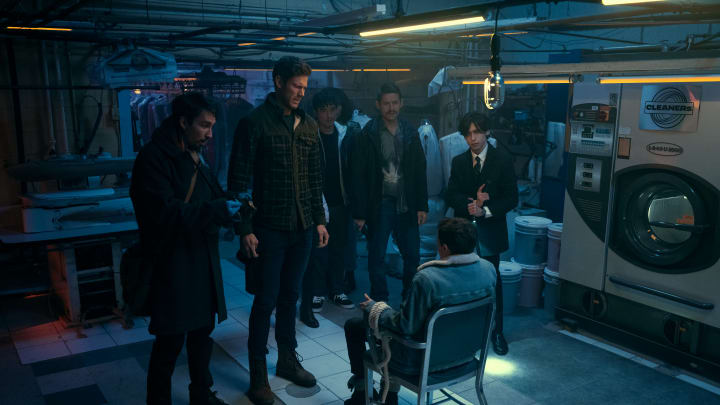 The Umbrella Academy. (L to R) Robert Sheehan as Klaus Hargreeves, Tom Hopper as Luther Hargreeves, Justin H. Min as Ben Hargreeves, David Castañeda as Diego Hargreeves, Elliot Page as Viktor Hargreeves, Aidan Gallagher as Number Five in episode 401 of The Umbrella Academy. Cr. Christos Kalohoridis/Netflix © 2024