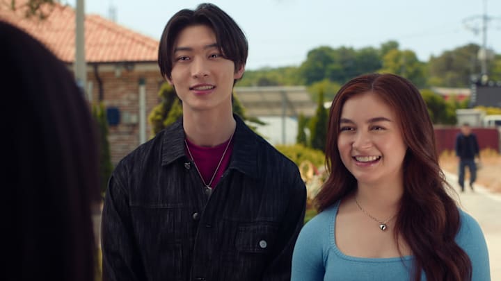 (L to R) Sang Heon Lee as Min Ho Moon, Anna Cathcart as Kitty Song Covey in episode 205 of XO, Kitty