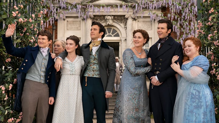 Bridgerton. (L to R) Will Tilston as Gregory Bridgerton, Florence Hunt as Hyacinth Bridgerton, Luke Thompson as Benedict Bridgerton, Ruth Gemmell as Lady Violet Bridgerton, Luke Newton as Colin Bridgerton, Nicola Coughlan as Penelope Featherington in episode 308 of Bridgerton. Cr. Liam Daniel/Netflix © 2024