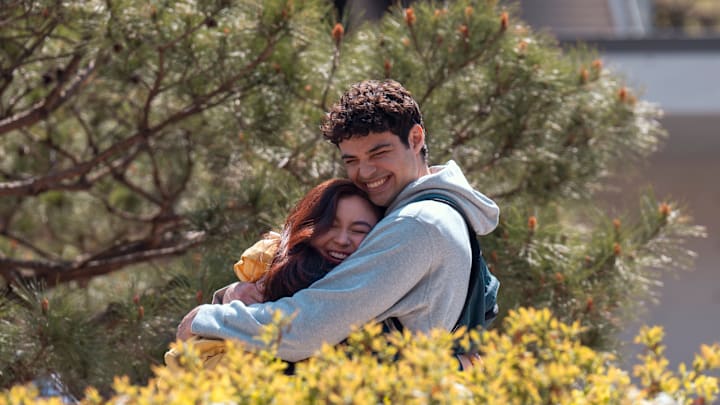 (L to R) Anna Cathcart as Kitty Song Covey, Noah Centineo as Peter Kavinsky in episode 206 of XO, Kitty