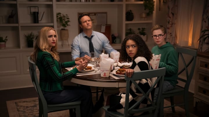 Ginny & Georgia. (L to R) Brianne Howey as Georgia Miller, Scott Porter as Paul, Antonia Gentry as Ginny Miller, Diesel La Torraca as Austin Miller in episode 302 of Ginny & Georgia. Cr. Amanda Matlovich/Netflix © 2025