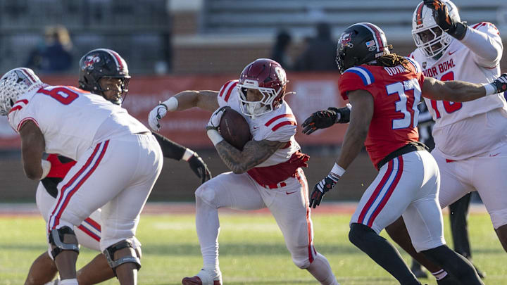Jan 31, 2026; Mobile, AL, USA; American running back Jaydn Ott (8) of Oklahoma runs the ball during the second half of the 2026 Senior Bowl at University of South Alabama, Hancock Whitney Stadium. Mandatory Credit: Vasha Hunt-Imagn Images