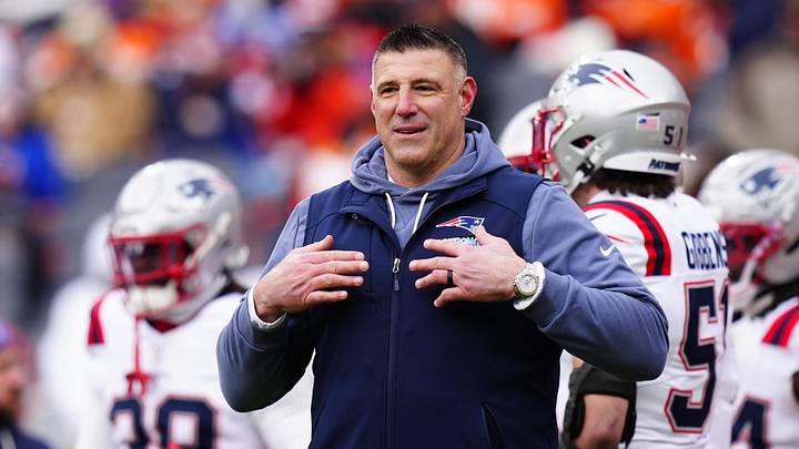 New England Patriots head coach Mike Vrabel