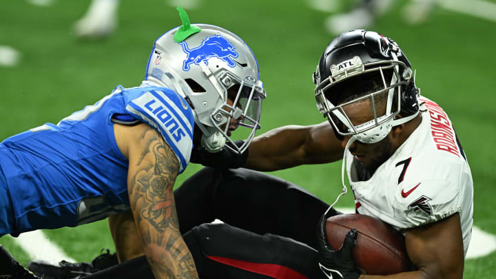 Atlanta Falcons running back Bijan Robinson (7) has his helmet knocked off while being tackled by Detroit Lions safety Brian Branch (32).