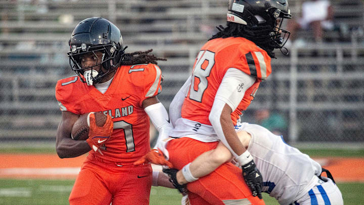 Lakeland wide receiver Cassidy Ervin runs for a gain against Tampa Jesuit in the spring football game at Bryant Stadium. Lakeland wide receiver Cassidy Ervin runs for a gain against Tampa Jesuit in the spring football game at Bryant Stadium.