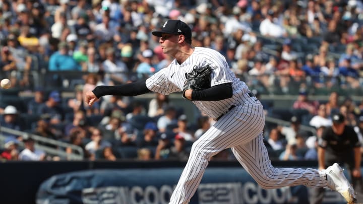 Aug 20, 2022; Bronx, New York, USA; New York Yankees relief pitcher Scott Effross (59) pitches the ball against the Toronto Blue Jays during the ninth inning at Yankee Stadium. Mandatory Credit: Tom Horak-USA TODAY Sports