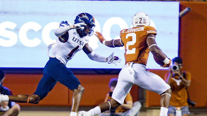 Sep 17, 2022; Austin, Texas, USA; Texas Longhorns running back Roschon Johnson (2) carries the ball in for the touchdown as UTSA Roadrunners safety Clifford Chattman (4) defends during the second quarter at Darrell K Royal-Texas Memorial Stadium. Mandatory Credit: John Gutierrez-Imagn Images