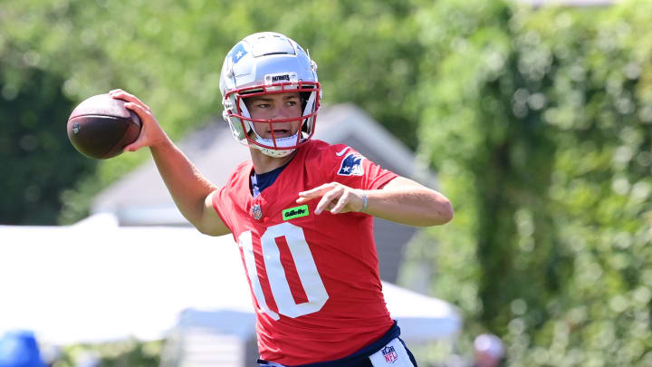 Jul 26, 2024; Foxborough, MA, USA; New England Patriots quarterback Drake Maye (10) throws a pass during training camp at Gillette Stadium. Mandatory Credit: Eric Canha-USA TODAY Sports