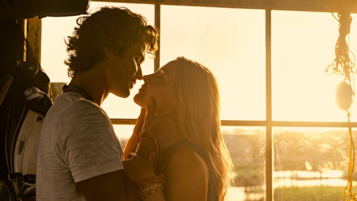 Outer Banks. (L to R) Chase Stokes as John B, Madelyn Cline as Sarah Cameron in episode 401 of Outer Banks. Cr. Jackson Lee Davis/Netflix © 2024