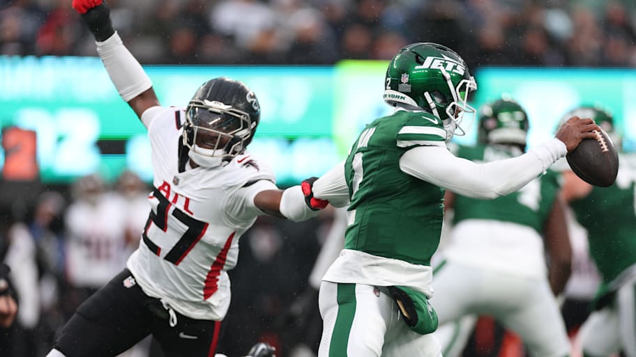 Atlanta Falcons linebacker James Pearce Jr.