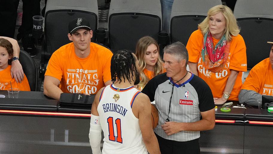Jalen Brunson had words with these Spurs fans after the win.