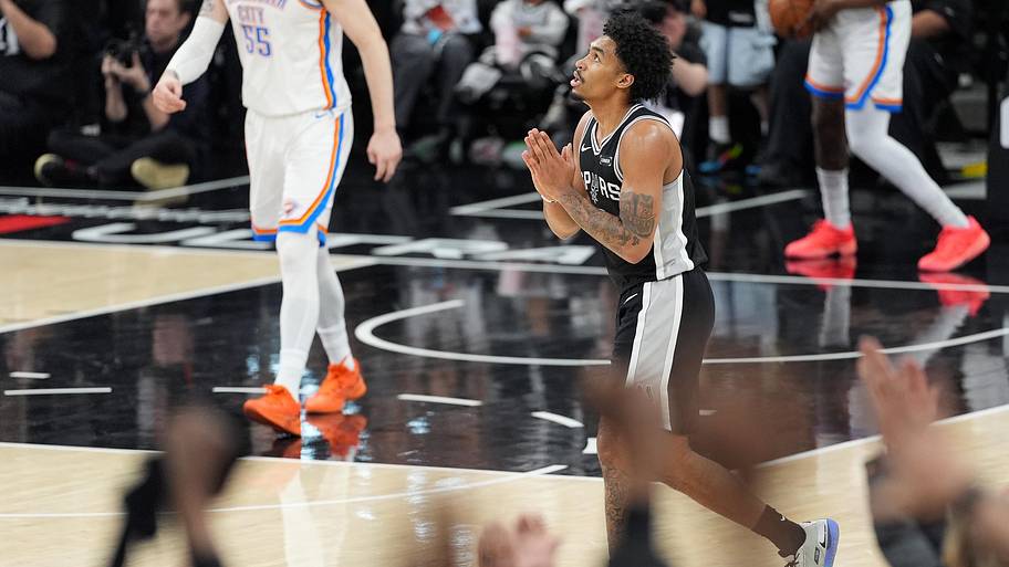 Spurs guard Dylan Harper reacts against the Thunder.