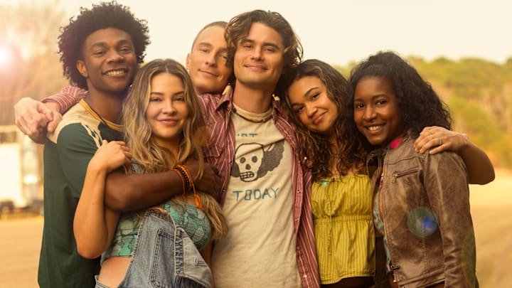 Outer Banks. (L to R) Jonathan Daviss as Pope, Madelyn Cline as Sarah Cameron, Drew Starkey as Rafe, Chase Stokes as John B, Madison Bailey as Kiara, Carlacia Grant as Cleo in season 5 of Outer Banks