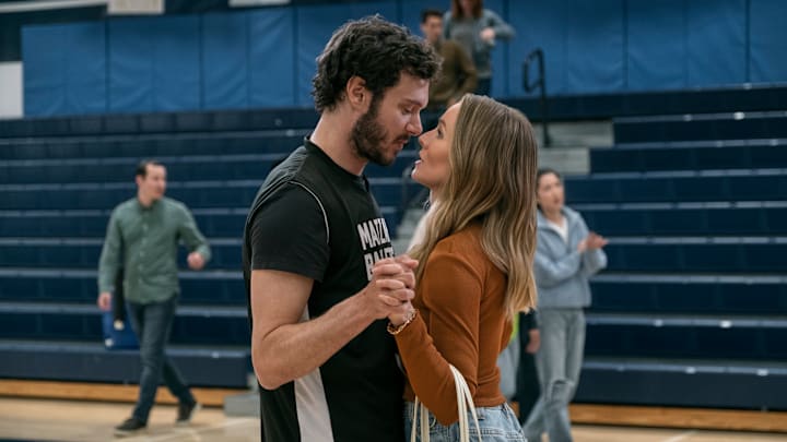 Nobody Wants This. (L to R) Adam Brody as Noah, Kristen Bell as Joanne in episode 107 of Nobody Wants This. Cr. Adam Rose/Netflix © 2024