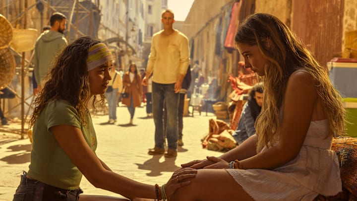 Outer Banks. (L to R) Madison Bailey as Kiara, Drew Starkey as Rafe, Madelyn Cline as Sarah Cameron in episode 410
