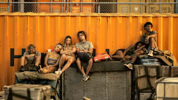 Outer Banks. (L to R) Rudy Pankow as JJ, Madison Bailey as Kiara, Madelyn Cline as Sarah Cameron, Chase Stokes as John B, Carlacia Grant as Cleo, Jonathan Daviss as Pope in episode 401 of Outer Banks. Cr. Jackson Lee Davis/Netflix © 2024