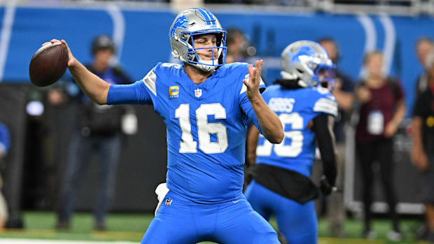 Goff led the Lions to a 26–20 overtime victory over the Rams.