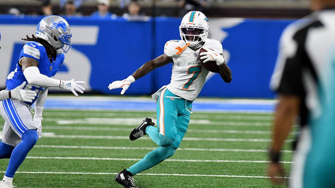 Miami Dolphins wide receiver Tahj Washington (7) runs the ball against the Detroit Lions in the first quarter at Ford Field during the 2025 preseason.