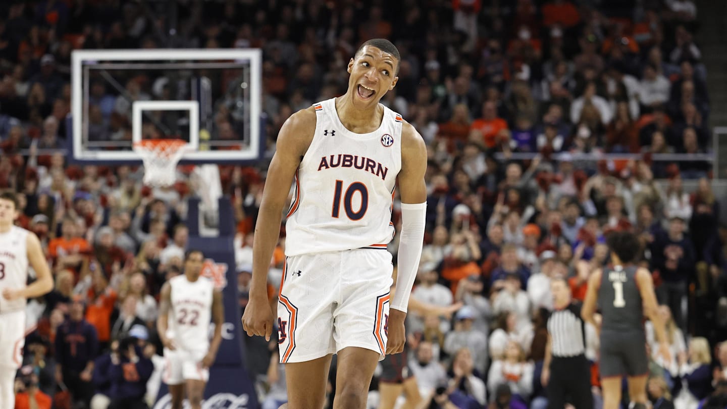 Alabama vs. Auburn Prediction and Odds (How to Bet SEC Showdown)