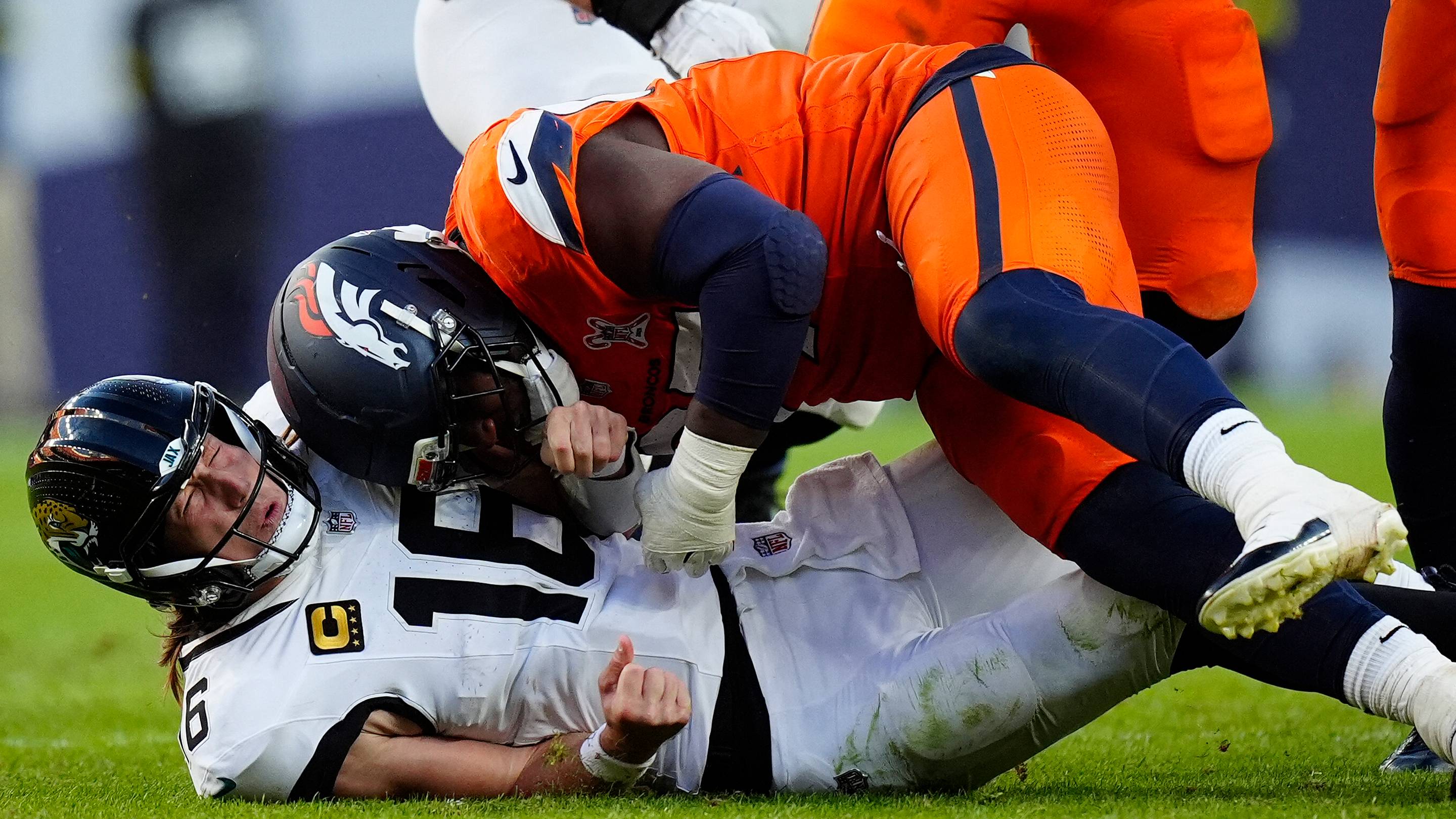 Jaguars’ O-Line failed to protect Trevor Lawrence in discouraging loss to Broncos