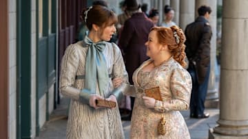 (L to R) Claudia Jessie as Eloise Bridgerton, Nicola Coughlan as Penelope Featherington in episode 404 of Bridgerton