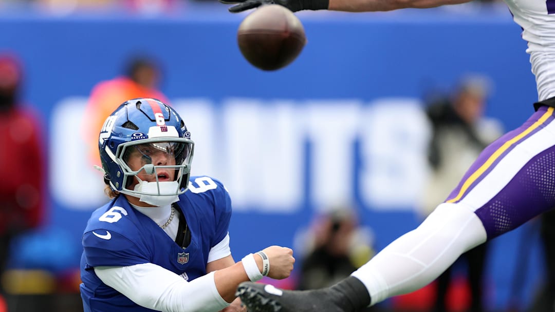 New York Giants quarterback Jaxson Dart had just 33 yards in the Week 16 loss to the Vikings.