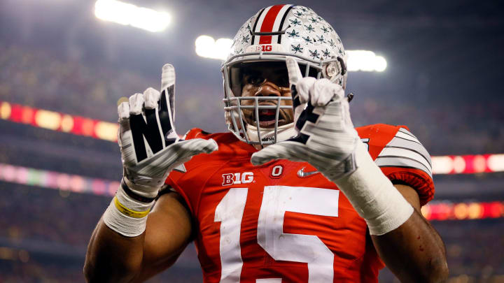 Ohio State Buckeyes running back Ezekiel Elliott (15) celebrates scoring a touchdown on a 33-yard run during the first quarter of the College Football Playoff National Championship against the Oregon Ducks at AT&T Stadium in Arlington, Texas on Jan. 12, 2015.