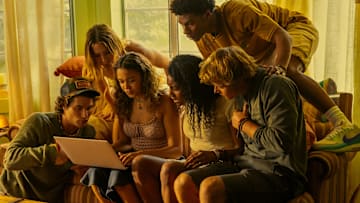Outer Banks. (L to R) Chase Stokes as John B, Madelyn Cline as Sarah Cameron, Madison Bailey as Kiara, Carlacia Grant as Cleo, Jonathan Daviss as Pope, Rudy Pankow as JJ in episode 401 of Outer Banks. Cr. Jackson Lee Davis/Netflix © 2024