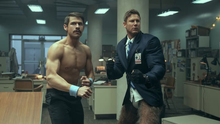 David Castañeda as Diego Hargreeves, Tom Hopper as Luther Hargreeves in episode 405 of The Umbrella Academy