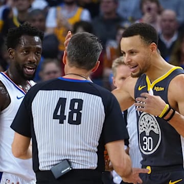  LA Clippers guard Patrick Beverley (21) and Golden State Warriors guard Stephen Curry (30) argue the call by referee Scott Foster (48) during the second quarter at Oracle Arena. 