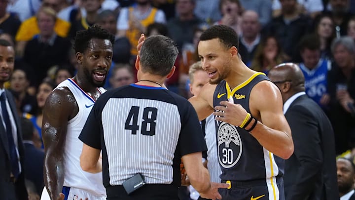  LA Clippers guard Patrick Beverley (21) and Golden State Warriors guard Stephen Curry (30) argue the call by referee Scott Foster (48) during the second quarter at Oracle Arena. 