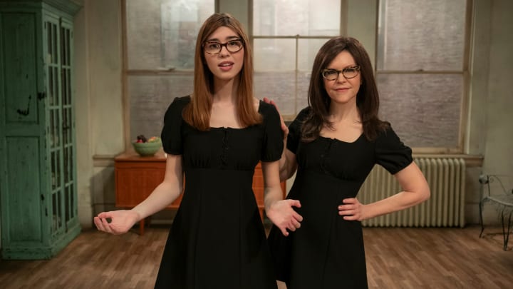 That '90s Show. (L to R) Callie Haverda as Leia, Lisa Loeb as Herself in episode 202 of That '90s Show