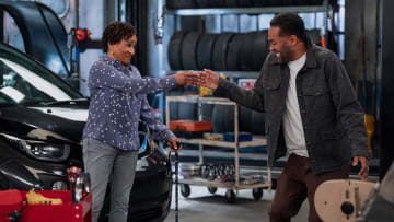 The Upshaws. (L to R) Wanda Sykes as Lucretia, Mike Epps as Bennie in episode 502 of The Upshaws. Cr. Lisa Rose/Netflix © 2023