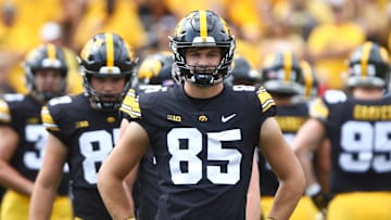 Iowa Hawkeyes tight end Luke Lachey (85)