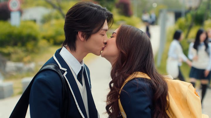 (L to R) Sang Heon Lee as Min Ho Moon, Anna Cathcart as Kitty Song Covey in episode 303 of XO, Kitty