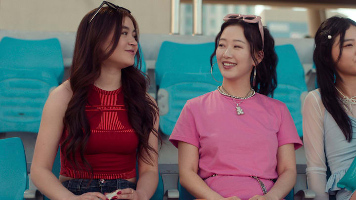 XO, Kitty. (L to R) Anna Cathcart as Kitty Song Covey, Gia Kim as Yuri Han in episode 206 of XO, Kitty