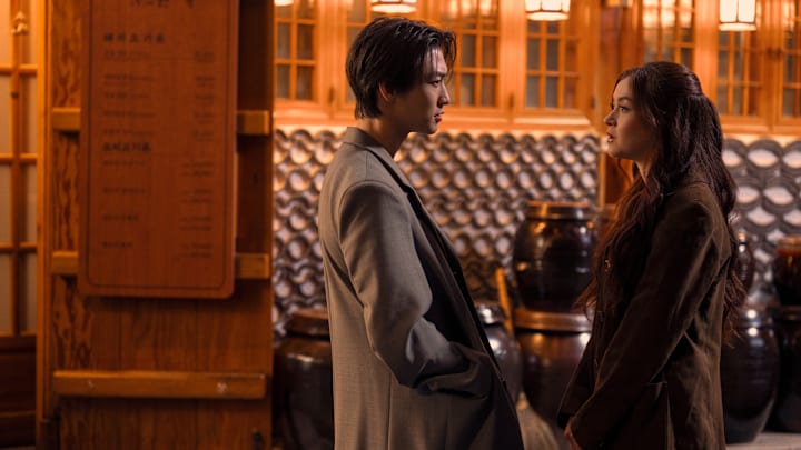 (L to R) Sang Heon Lee as Min Ho Moon, Anna Cathcart as Kitty Song Covey in episode 201 of XO, Kitty